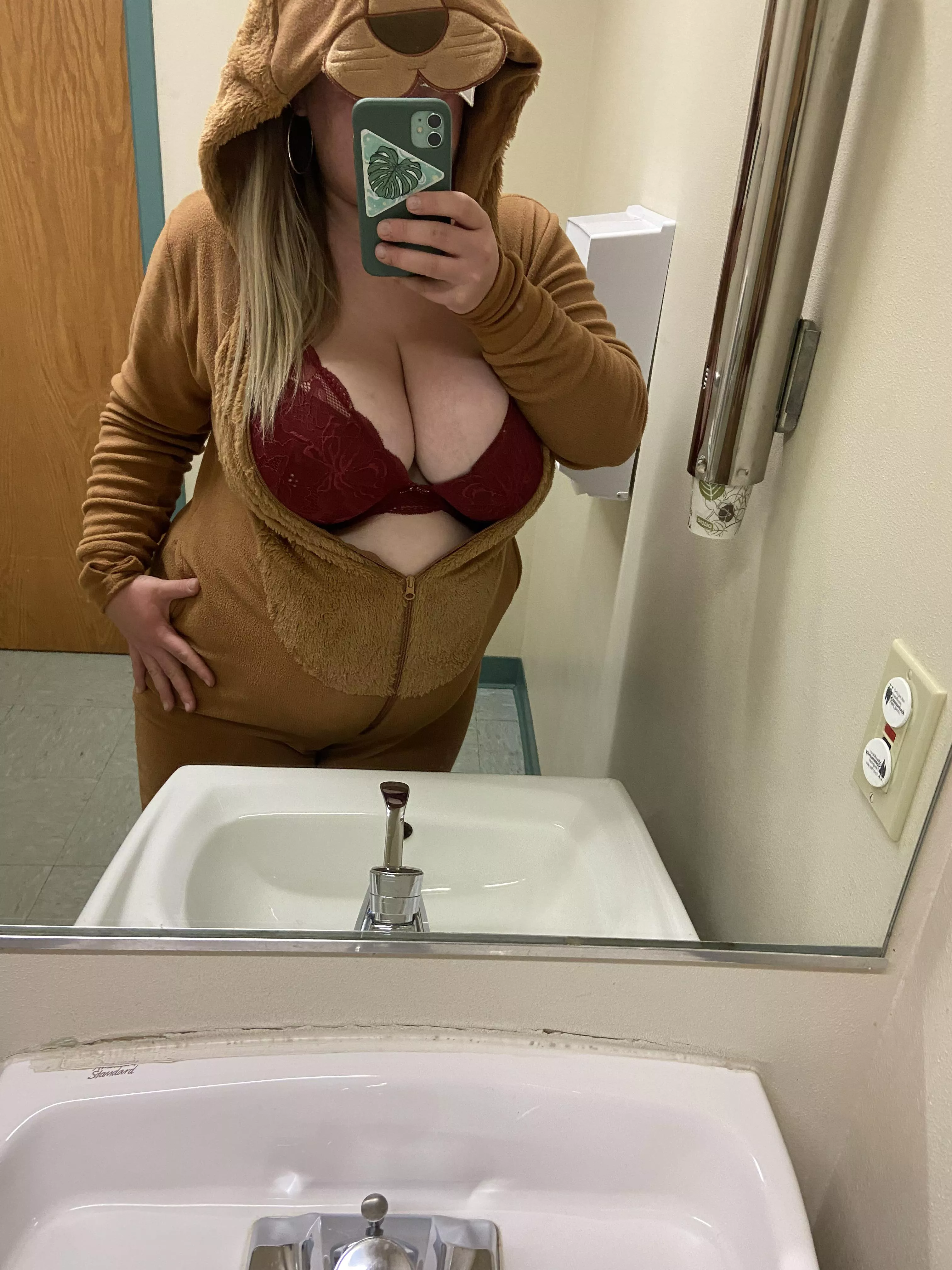 Traded scrubs for a lion suit in the clinic today 🩺🦁 my patients loved it! [F] posted by dellilahjones