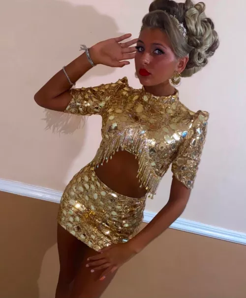 Traveler Girl by pink-lipgloss