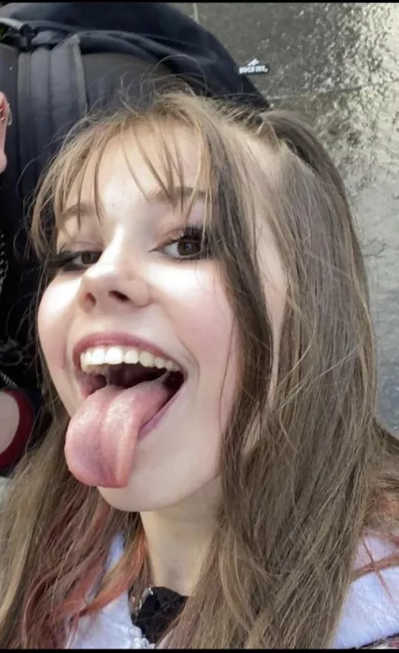 Trib her? My kik is jwarlock223 by nopeopigggy