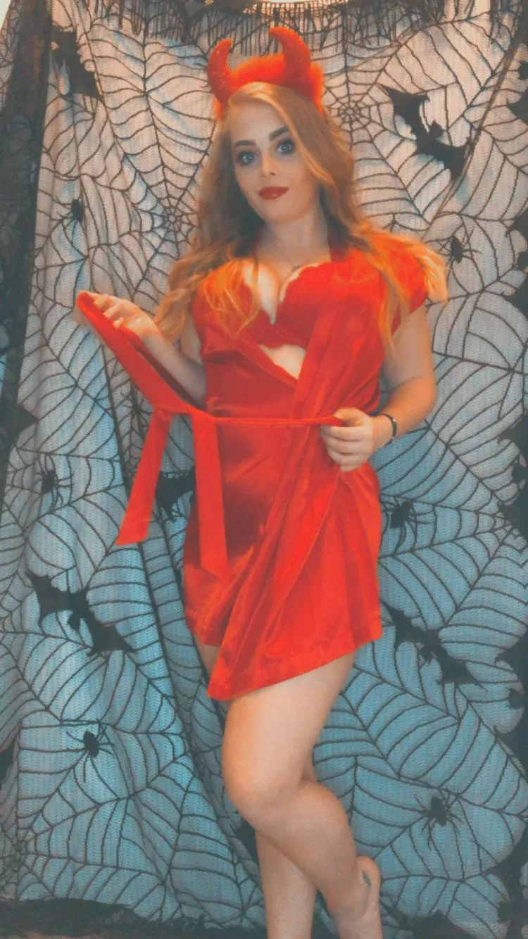 Trick or Treat🎃 Come spend your Halloween with me💦 posted by Missmimilovee