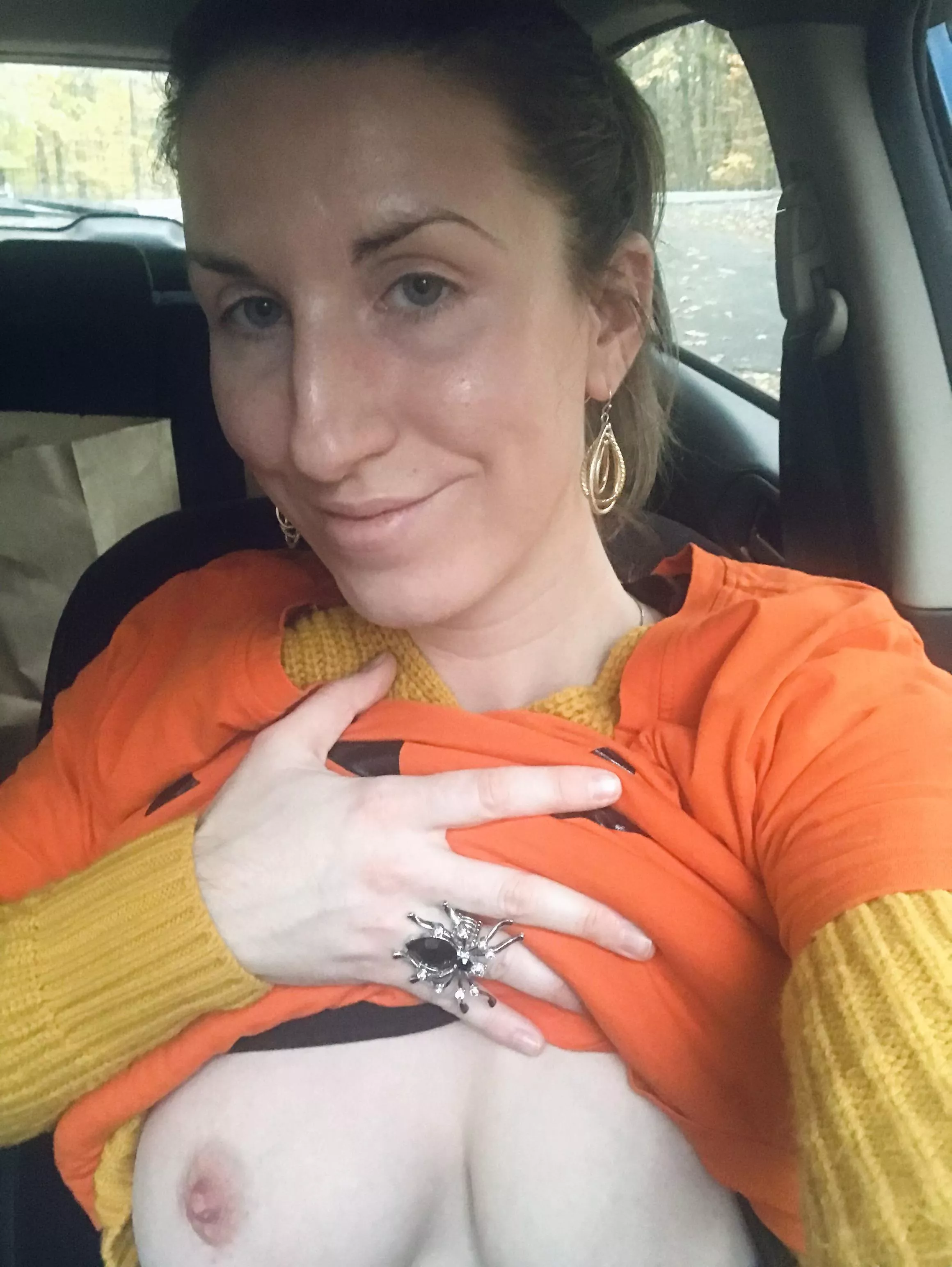 Trick or treat in the parking lot 🎃👻 posted by home_made_love