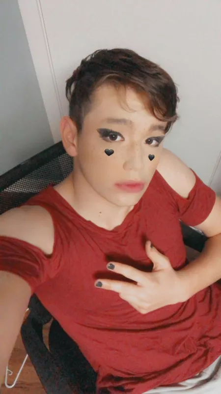 Tried a bigger eyeliner today 🖤❤️🖤❤️🖤 by generic_femb0y