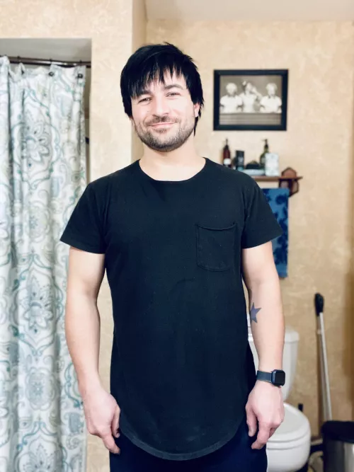 Tried a mustache for a while but I felt like I looked like my biology teacher from junior year of high school. So instead, we’re going shaggy, boys! Every time I get a haircut they tell me what nice, healthy hair I have.. so why not grow it out? Have a by stxnbrx