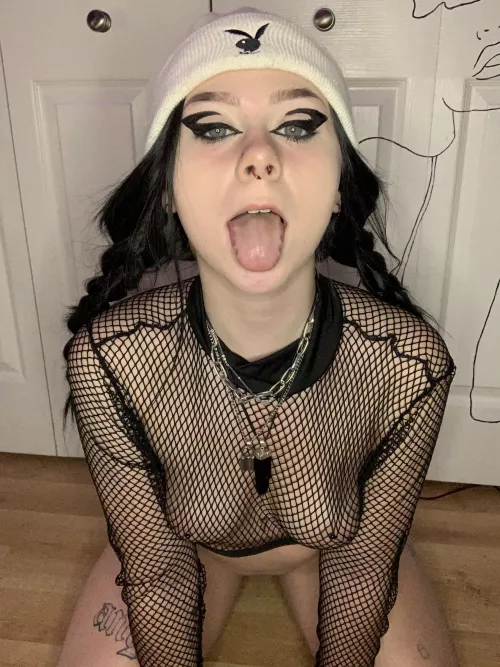 tried a new eyeliner look today by ripsalem