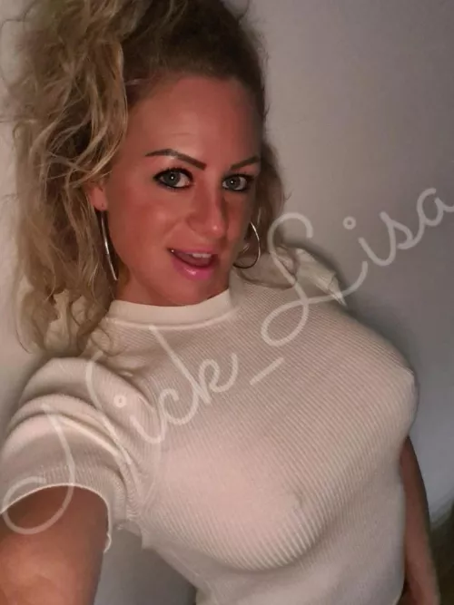 Tried braless. It's so liberating. Thing about going full time by vixenlisa1