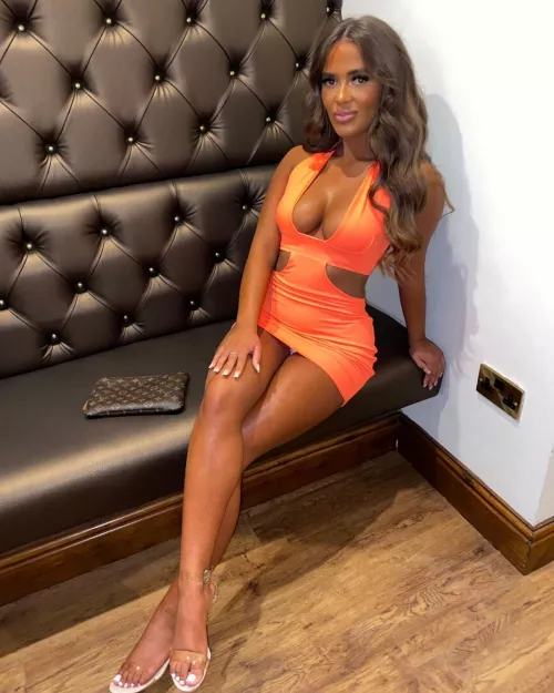 Tried so hard to match the fake tan to the dress, all she ended up achieving was making herself look like an Orangutan by wiiman5