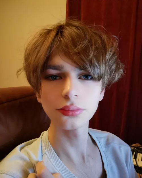 Tried some makeup for the first time, am i doing it right? by Fluid-Phase-6674