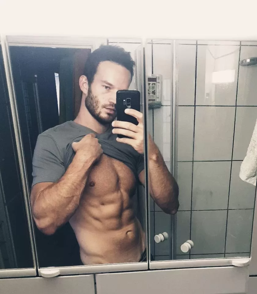 Tried to show off my somewhat mediocre abs. Liked the forearm better ;) posted by redb_ta