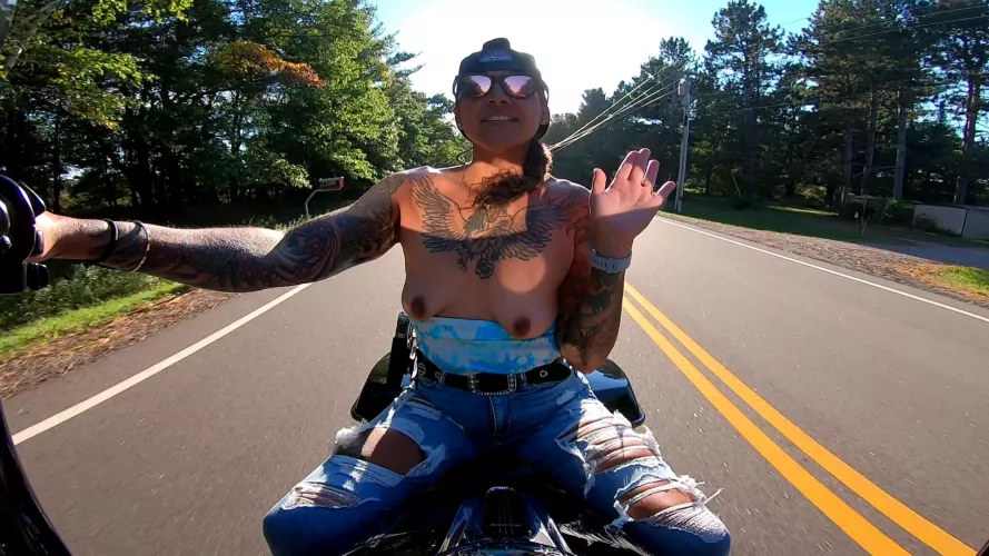 Trying hard to get your attention... by bbbbtiffy