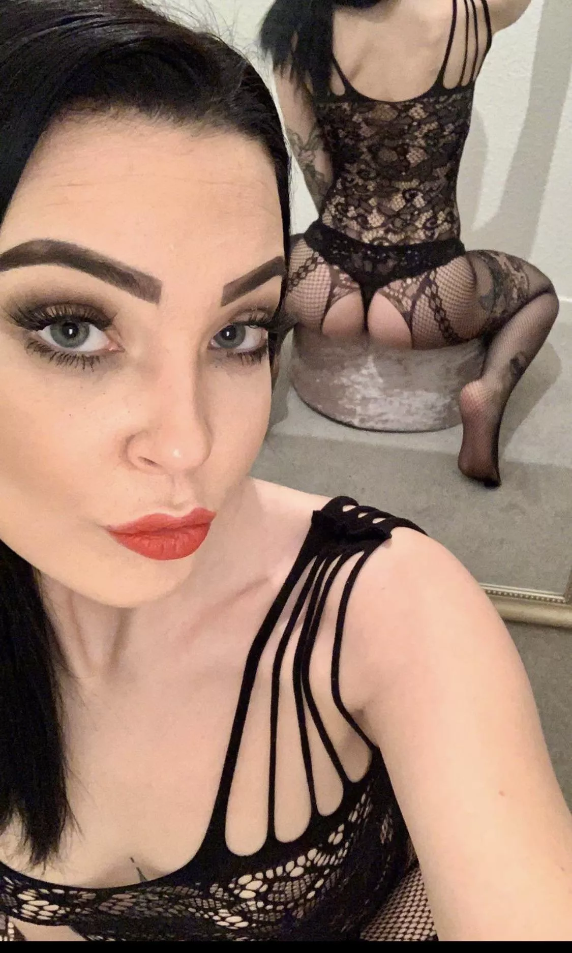 Trying on outfits 🥵 posted by tatts_and_that