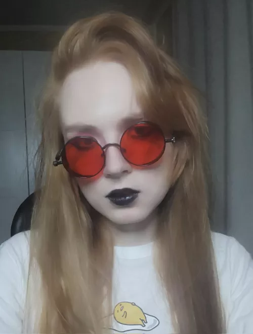 Trying out black lipstick 👄 by aoheth