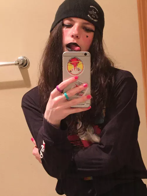 Trying something more goth today by MP3dotjpg