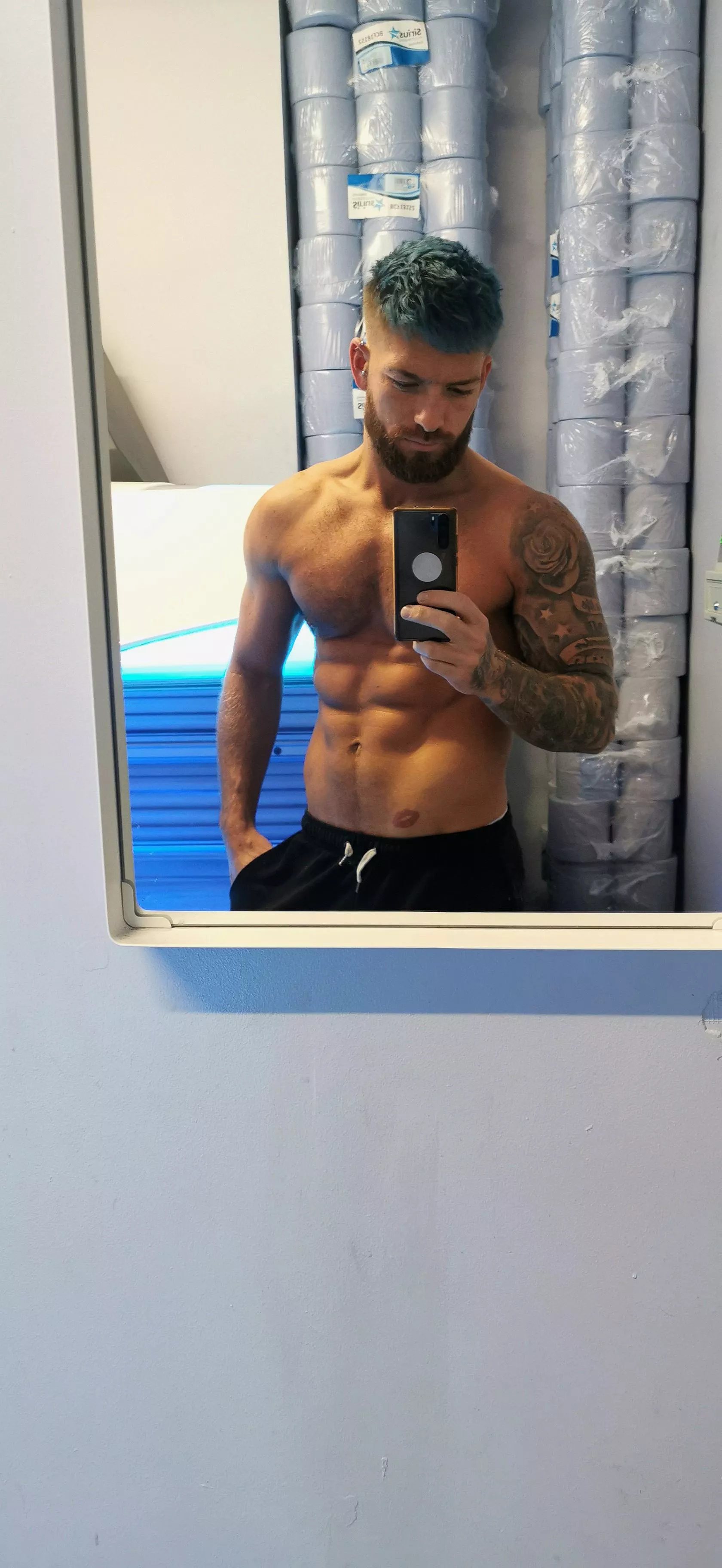 Trying something new with the hair 💙👀 posted by Lewis_likes_fitness