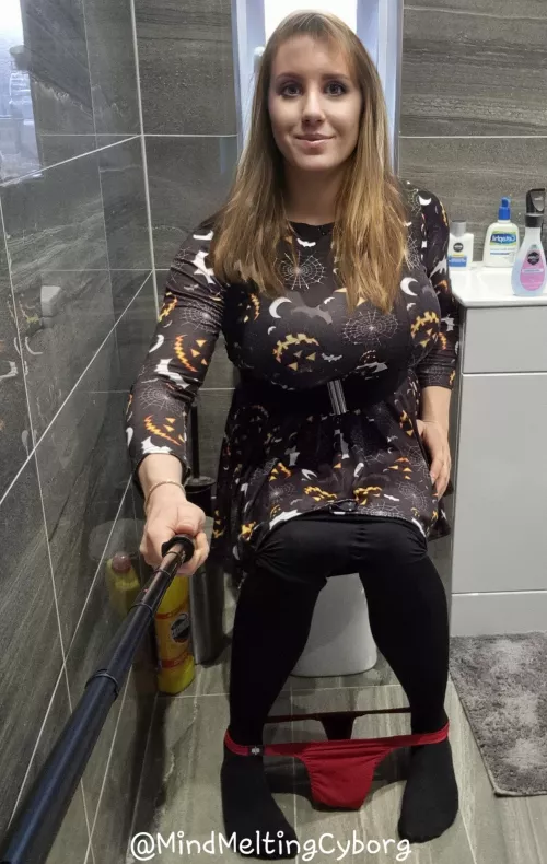 Trying the Halloween dress on, then...nature called! 🤪🙈 by MindMeltingCyborg