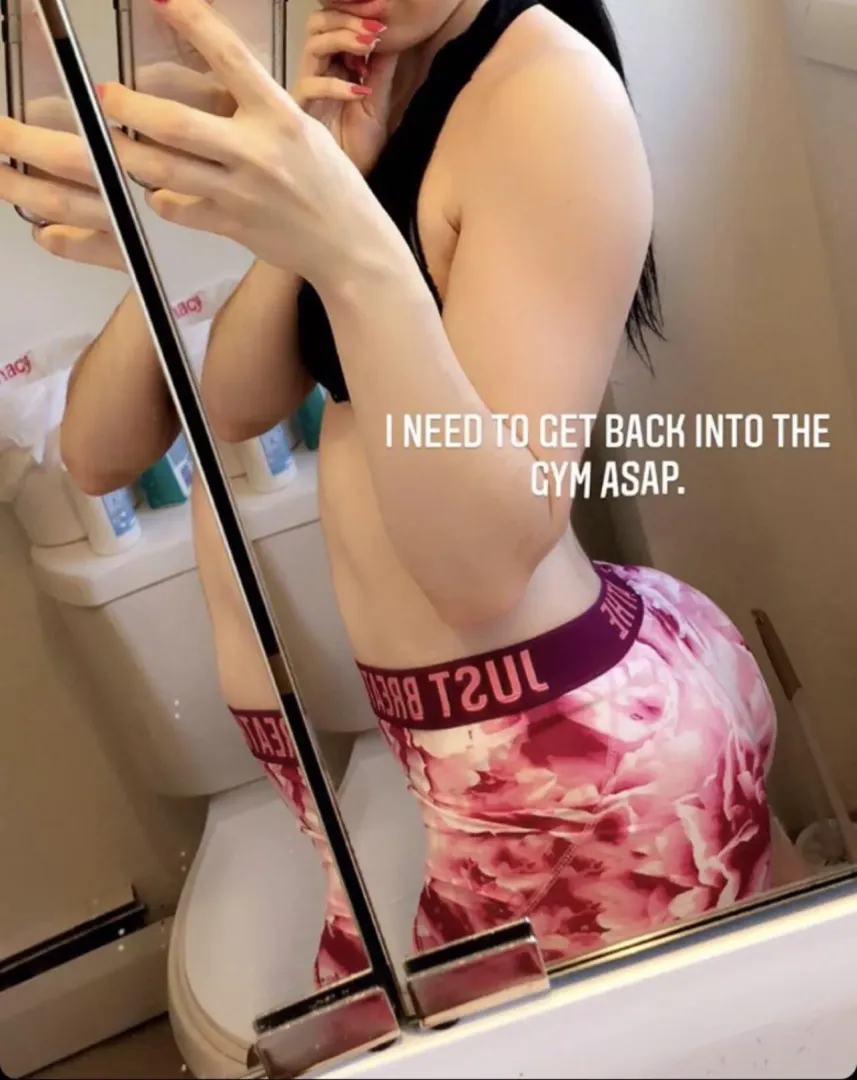 Trying to get back to being obsessed with the gym like i was in this picture. I hadnt been there in 3 days and thought that was long. If past me could see me now 😂 but i need more legging shorts. You guys like how they grip my ass? posted by NutInsideMILF