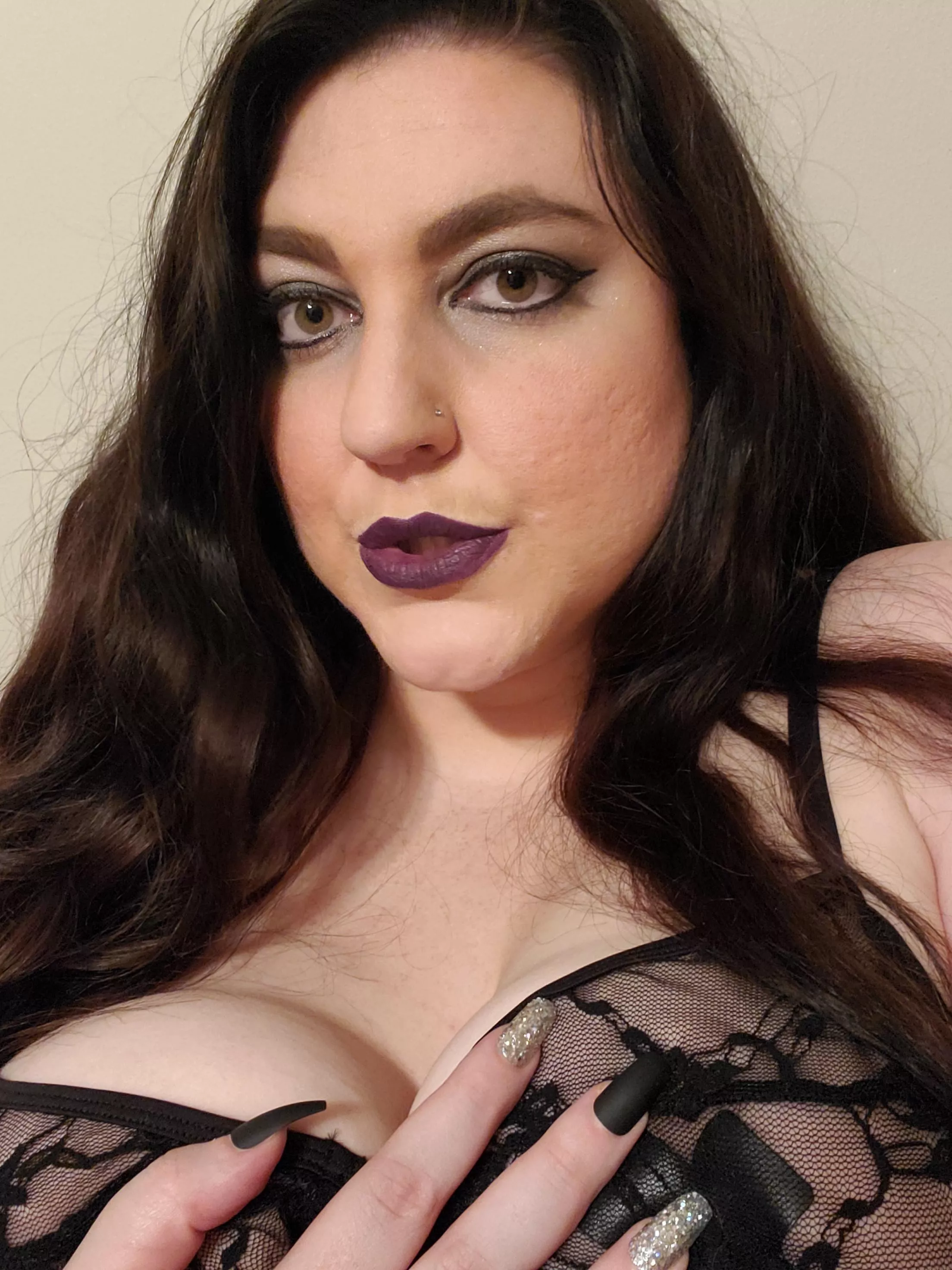 Trying to get comfortable sharing unedited photos. Going pretty well. 😊 posted by MistressMoxxi