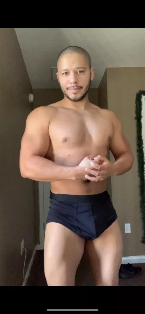 Trying to get those boulder shoulders 😜 by GRayner28