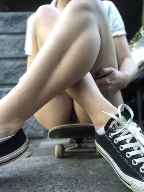 Trying to hide my little lip :p by littlebabyeva