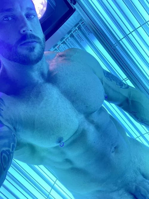 Trying to keep a little bit of color 😎 by ClydeXXXL