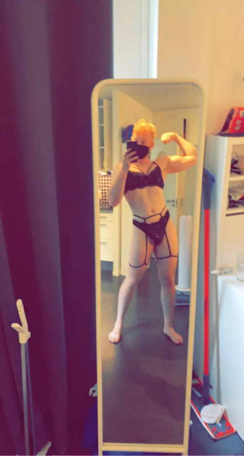 Trying to look strong 💪🏻 by rassewr