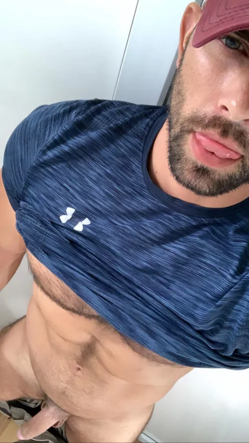 Trying to make it all fit from this angle at 6’1” 210lbs by hitrepeat