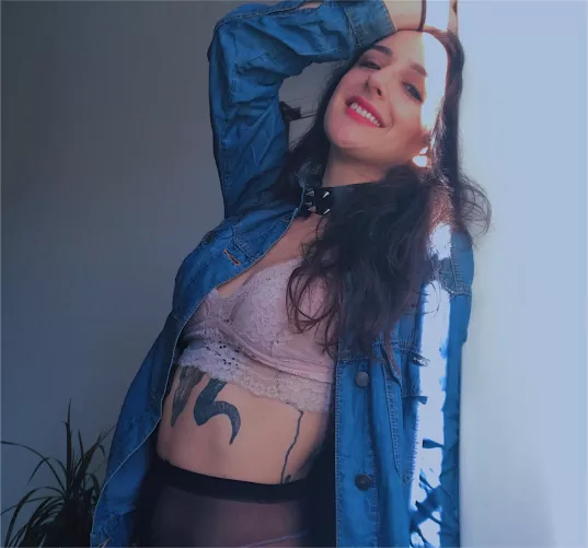 Trying to pose like baddie by Alyce_PaddleBear666