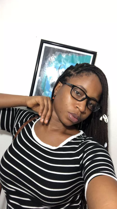 Tuesday kisses 😘 by Queenslipj95