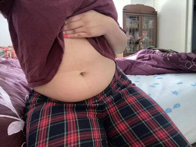 Tummy hurts today!! by Sunshinee_bby