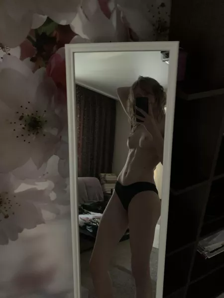 Tummy to cum on by denfromwinter