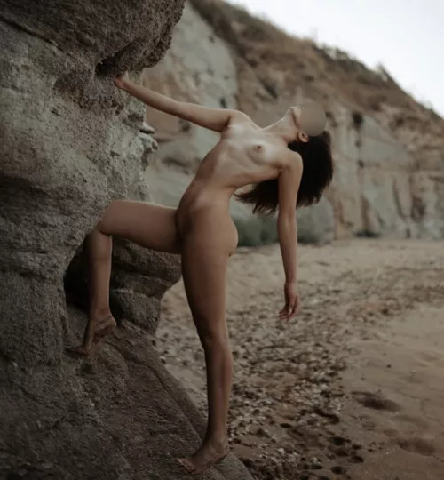 Turned 18 a week ago so I've started my Onlyfans - link below! by dollvicky