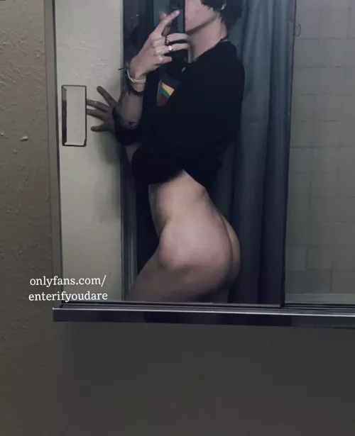 Turning 21 this month😉🥳(ftm🏳️‍⚧️) by angstygay_27