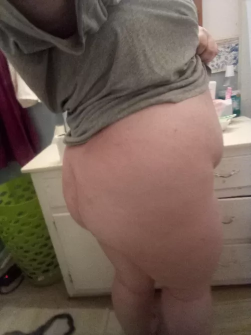Tushy pic by dissociativegalpal