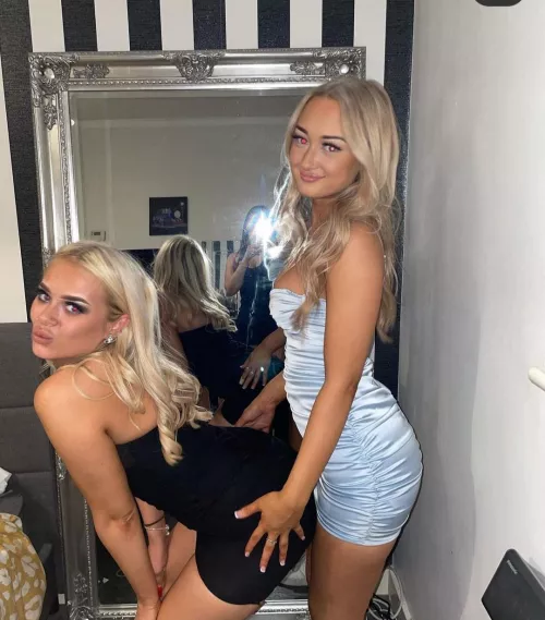 Twerking on each other by Confident-Tomato666