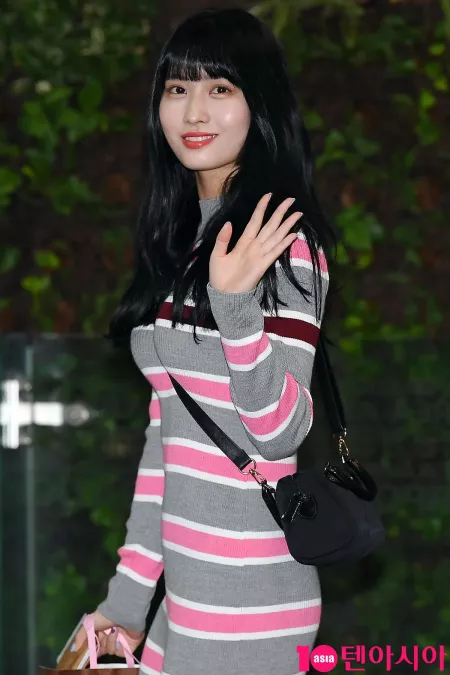 Twice Momo's beautiful boobs! by myblindy