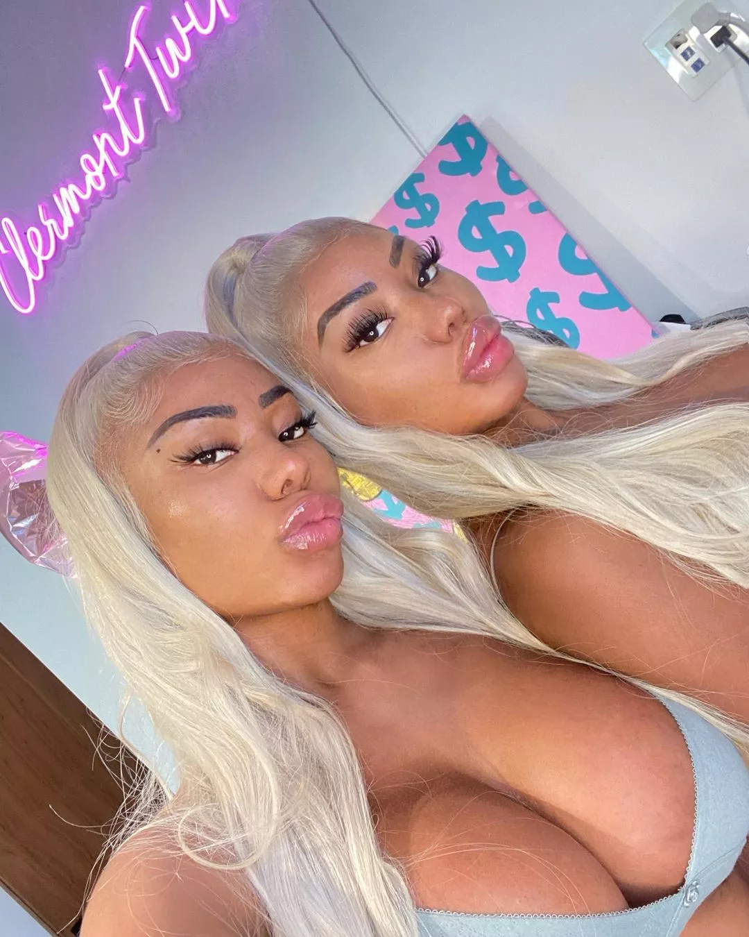 Twins posted by gosterime