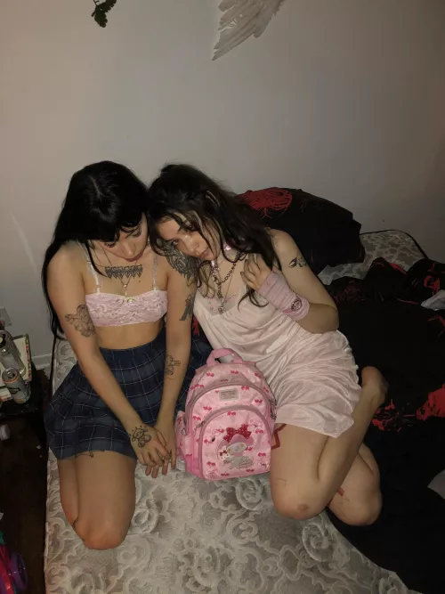 Two hotties by gymmaxxer