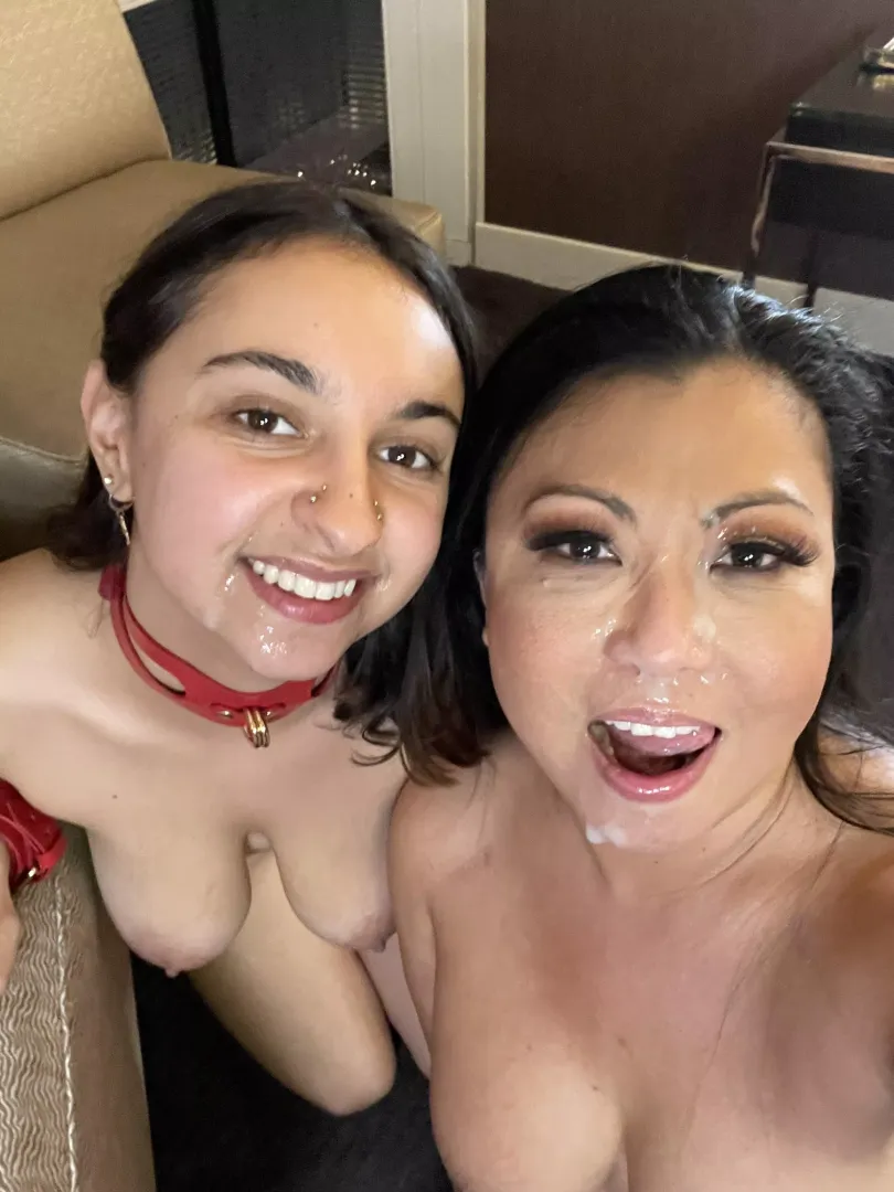 Two loads on our faces 🥵 posted by PEEEETO