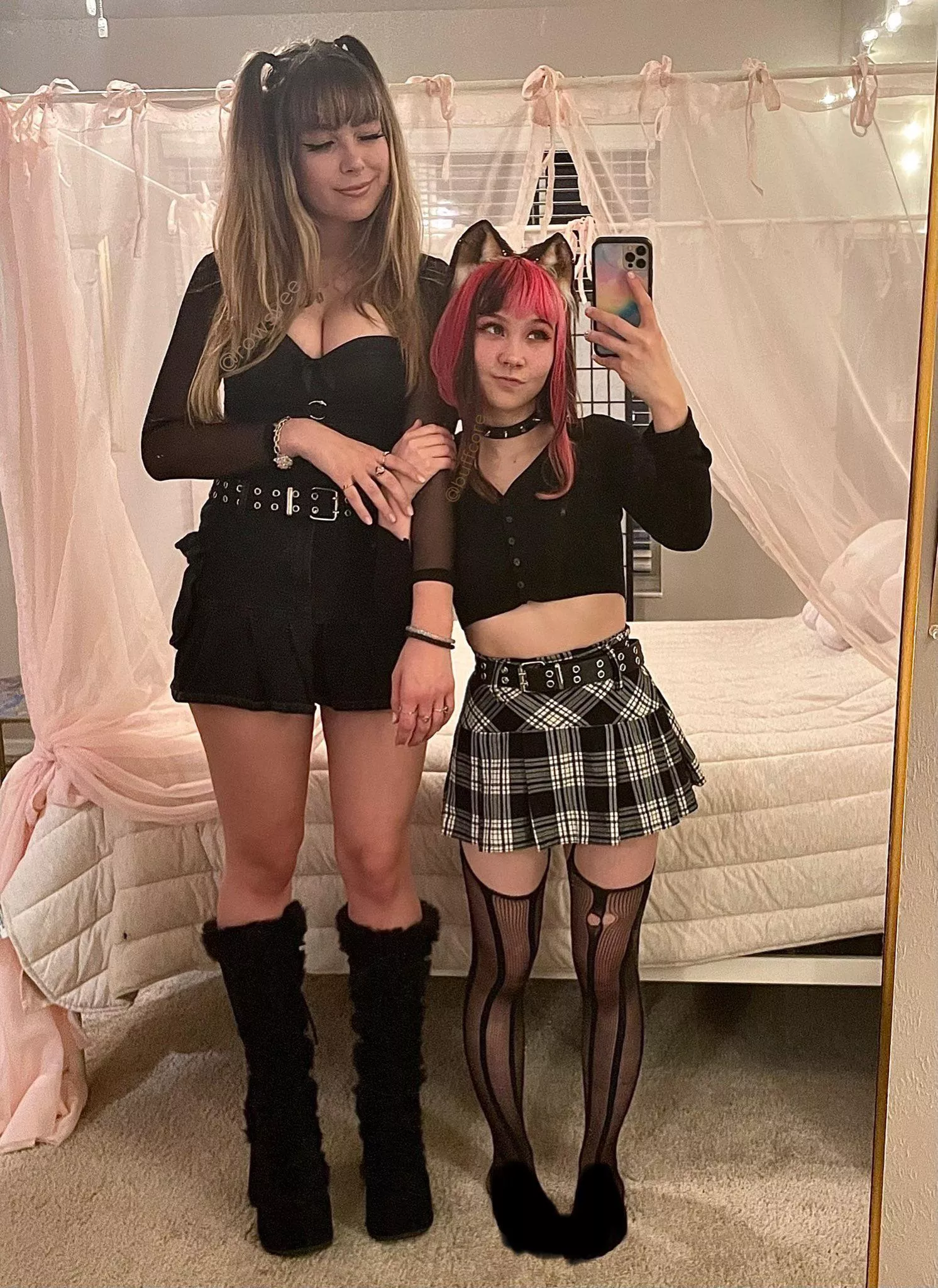 Two sexy bitches 👌 posted by ShAdowXx12