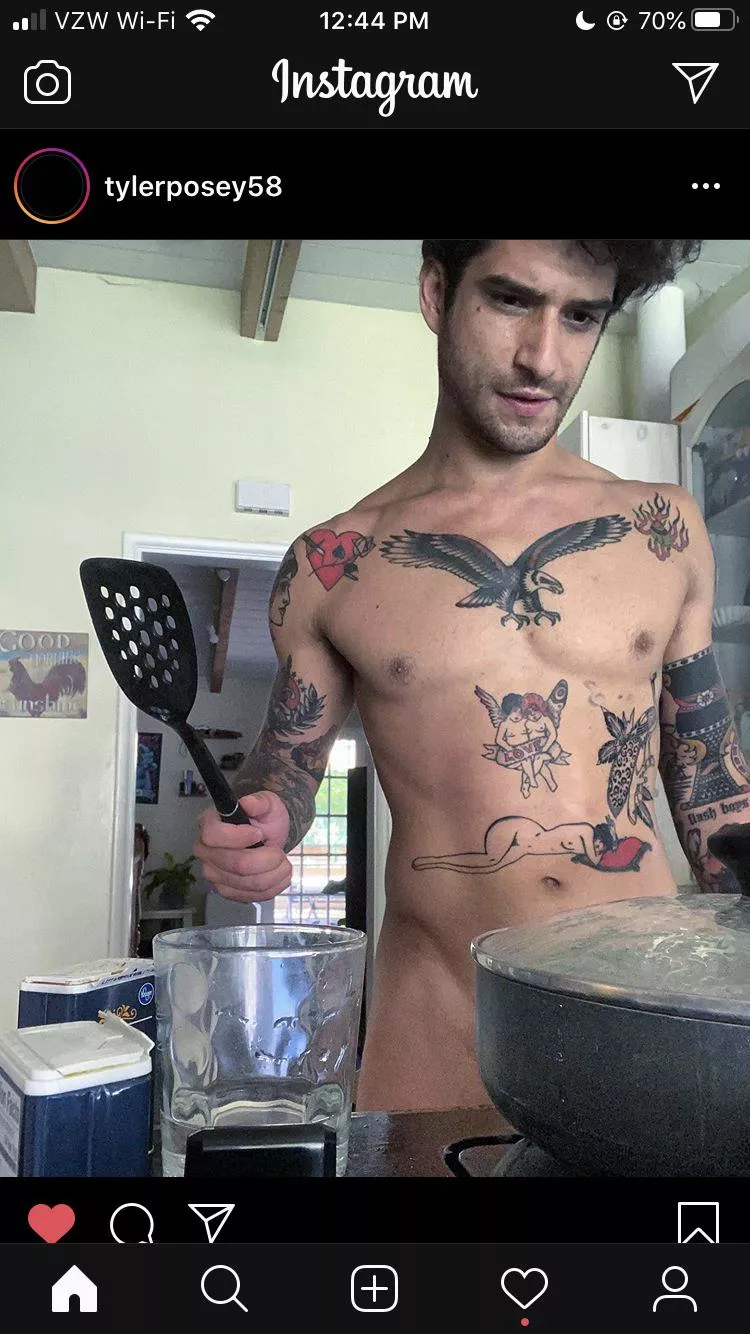 Tyler Posey frying “sausage” in the nude on Instagram posted by russwriter67