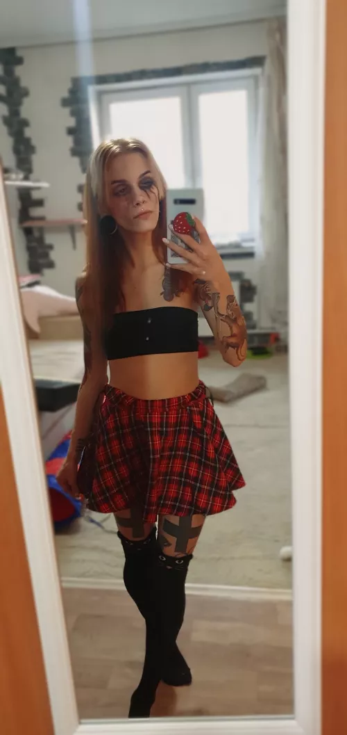 U like my outfit? by meow_tattoo