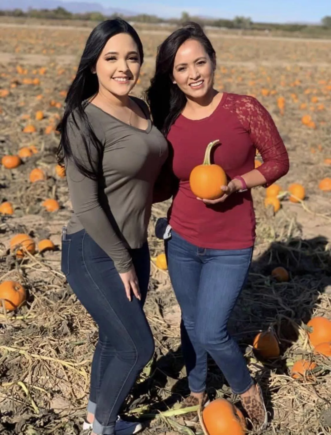 U think mom is jealous of her daughter ? 👀 opinions? 🔥 posted by josoo67