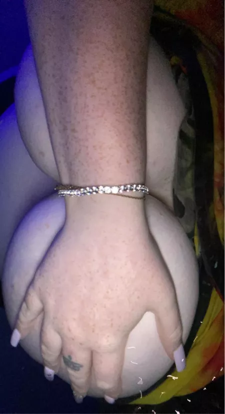 u want me to move my arm? by Emmapetri30