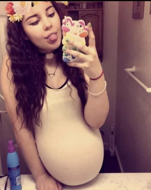 Ugh mmmm… who wants to help mommy worship this belly and give her more cum? I’m so proud of myself that my belly is getting so much bigger and it’s hitting the sink babes! ☺️🥰😘❤️🤰🏻🤰🏻 by Taylor_Cross_