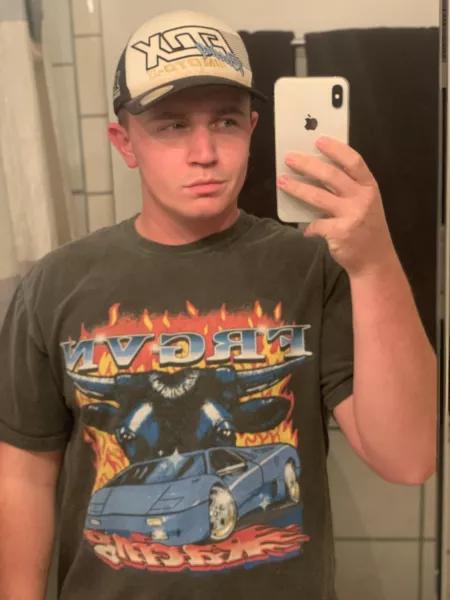 Uh, Hi 👋 by thaiarrea