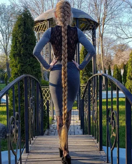 Ukrainian Alyona Kravchenko from Odessa has been growing her hair since she was five years old - she is now 34 years old, and she can boast a hair 1.8 meters long. by soundguynick
