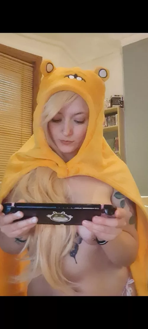 Umaru chan doesn't like clothes by Worldliness_Opposite