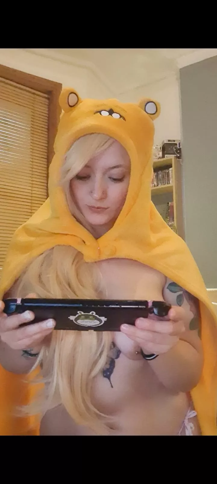 Umaru chan doesn't like clothes posted by Worldliness_Opposite