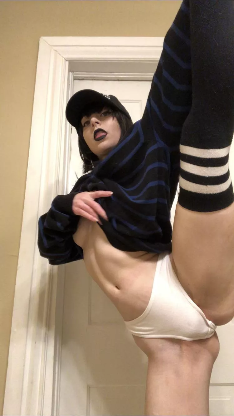 /u/Missmariealeh in white panties posted by HobbesScotch