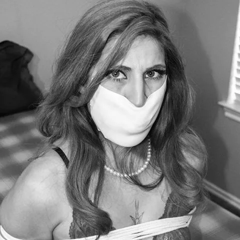 Un gros baillon comme on les aime... posted by Julio7856