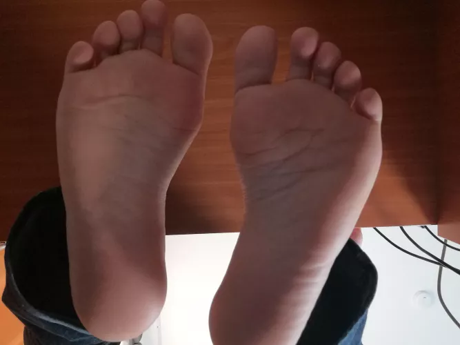 Under the desk by Kleiye